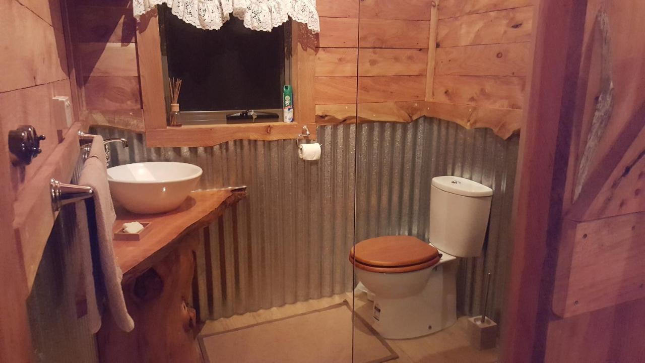 Rustic Hut Bush Retreat Bed & Breakfast Penguin Luaran gambar